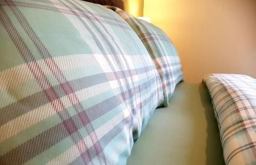 Hill View 2 bedroom free parking - Photo 15