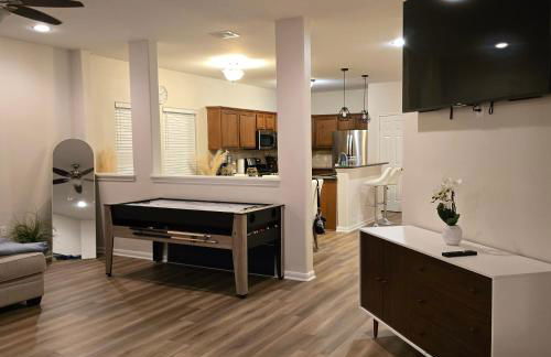Modern Spacious Home Near the medical center, NRG, Downtown and UHD - Photo 5