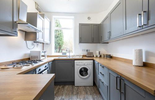 Cheadle village - Photo 23