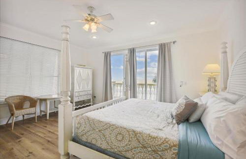Just Beachy - 5 Bedroom Beach Front Home! Sleeps 20 Home by RedAwning - Foto 47
