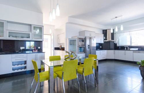 GuestReady - Spacious stay with sea views - Foto 5