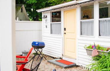 Cottage 7 - Stand Alone Queen Bed Child Loft w Twin Private Bath Kitchenette Pets Allowed Fee applies - Foto 12