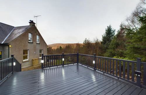 Mourne Mountain Bliss, Rostrevor 4BR Cottage with Patio & BBQ ideal for a relaxing getaway - Photo 18