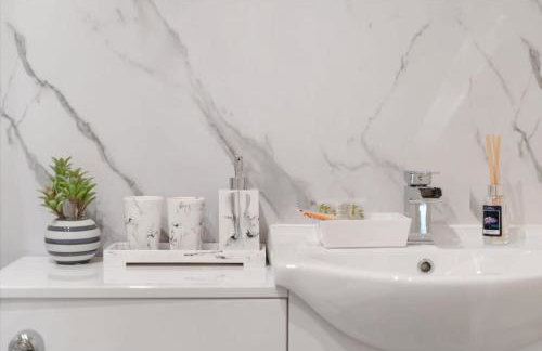 Stylish Apartment with Private Parking Torquay - Foto 19
