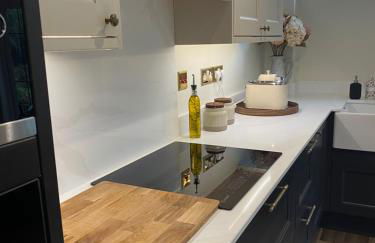 Cosy Riverside Hideaway - Photo 4