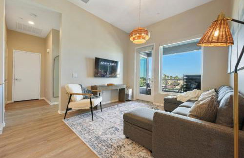 Luxury Living in N Park, 2BR, King Beds, Parking - Foto 20