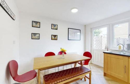 4 bedroom family home on Piccadilly line - Foto 9