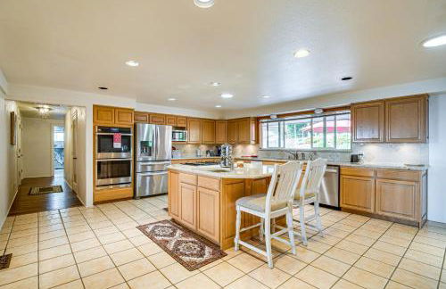 4 Mi to River Umpqua Valley Villa with Fire Pit! - Foto 6