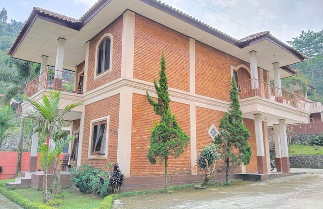 Villa Yustisia Curug 7 Cilember - Foto 58