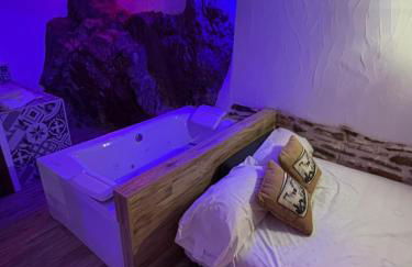El Tumbao con romántica bañera de hidromasaje para dos - Foto 1