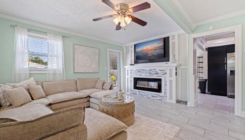 Stylish St Pete Vacation Home w/ Private Pool! - Photo 2