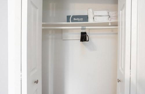 Soaking tub w Washer and Dryer, WiFi - Foto 26