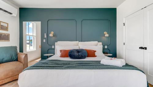 Whitewater Villa - 5BR Luxury Retreat with Hot Tub - Photo 4