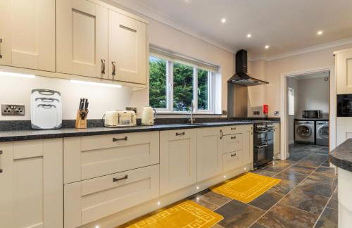 Maynor - Large Luxury House, Log Burner, Central Location - Photo 19