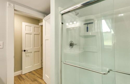 Peaceful Country Home in Serene Setting with Yard - Foto 23