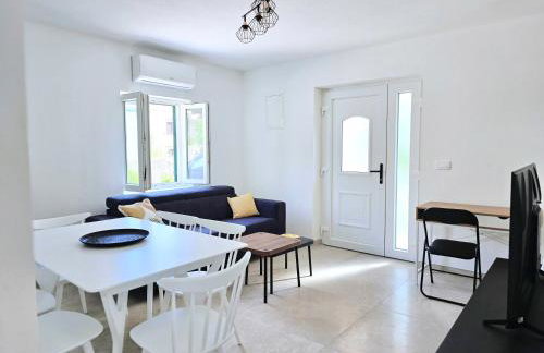 Mare`s Private House 1st floor with Pool - Foto 45