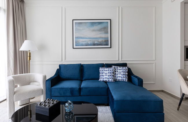 Stylish 1BR at Palace Residences - Photo 2