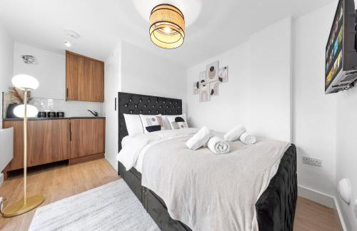 AC & Private Drive Stylish 4BR 5 Beds 8 Guests Wifi And Parking - Photo 34