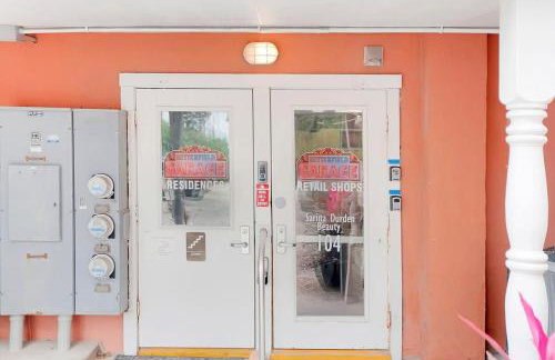 Park It At the Butterfield Garage, Historic Pre-Prohibition Style Apt in the Heart of Downtown - Foto 23