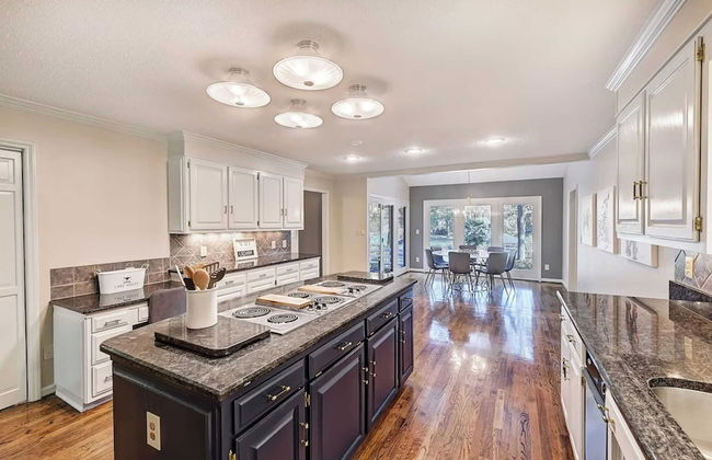 Lakefront Home Private Dock, Tiki Bar, Firepit Shore to Please by Avantstay - Foto 18