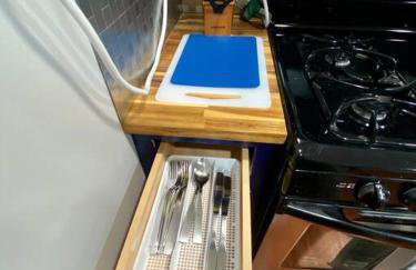 Charming Farmhouse Retreat near Downtown & University Modern Amenities, Fireplace & Porch! - Foto 3