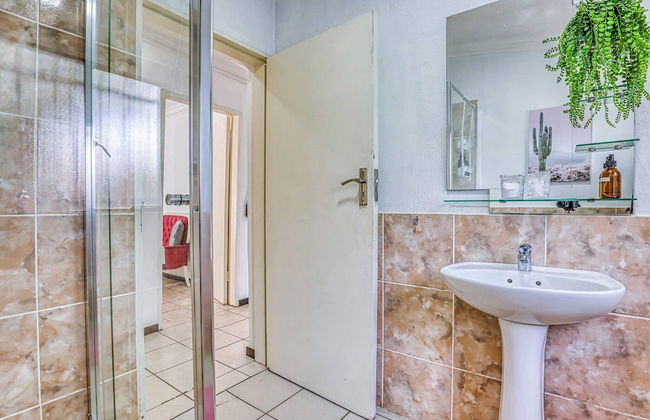 The Cottage-1 Bed-pool-bbq-fibre-solar-samrand - Foto 12