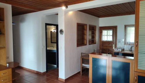 Bright, Beachfront Apartment with free parking and garden - Photo 4