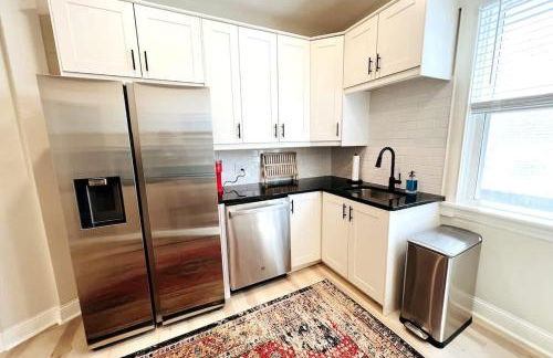 Trendy and Stylish 3BR Uptown Duplex - Foto 9