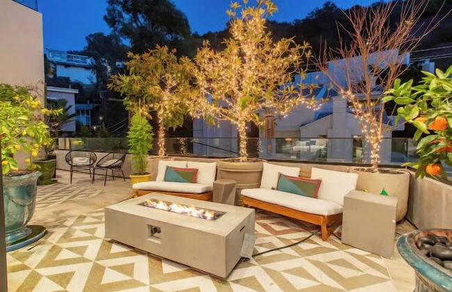 Willow Glen - Hollywood Hills Multi-level Villa With Theater & Pool - Photo 64