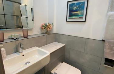 1 bedroom suite in Holt with parking - Photo 5