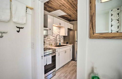 Chic Cottage with Private Yard Steps to Beach! - Foto 10