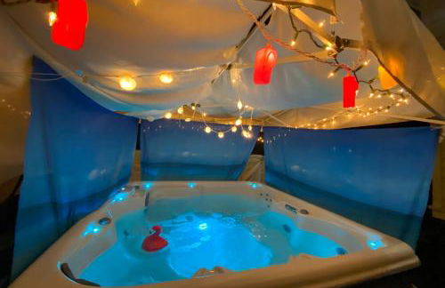 2 Miles to Dtwn! Idyllic Rochester Apt with Hot Tub - Foto 2