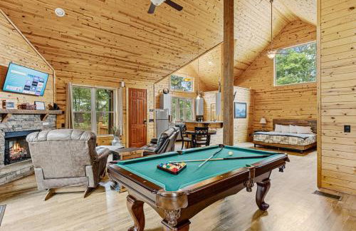 Cabin For Two Near Helen w Spa Amenities - Foto 2