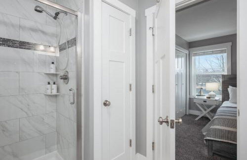 962 Townhouse 3BR Near Downtown Beaches and Wineries - Photo 44