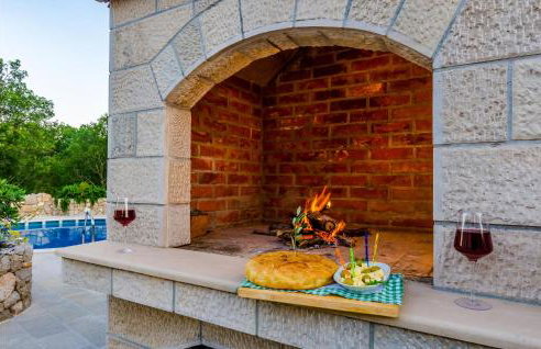 Beautiful Home In Gromaca With Wifi - Photo 31