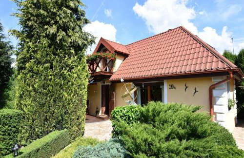 Large holiday home with garden, close to the lake - Foto 1