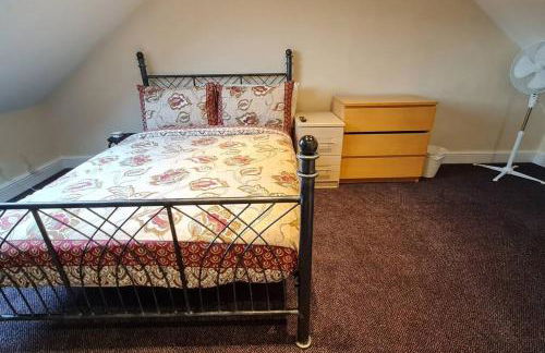 Luxury London House Sleeps x 16, Free Parking, Free Wifi, Garden Patio, Close to tube line easy access to Central London - Foto 60
