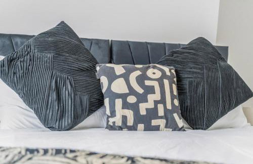 Stylish 4Bed Executive Stay WiFi and Parking - Photo 35