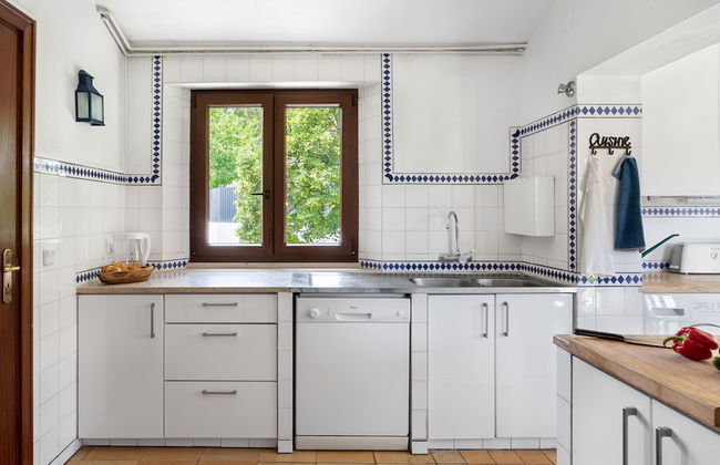 JOIVY 3-BR Cottage w/Terrace & Garden in Colares - Foto 15