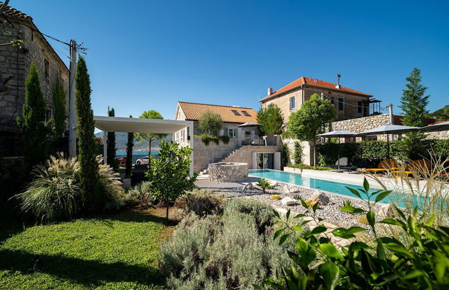 Villa Lastva is a Five Star Seafront Luxury Villa With Privite Pool - Foto 40
