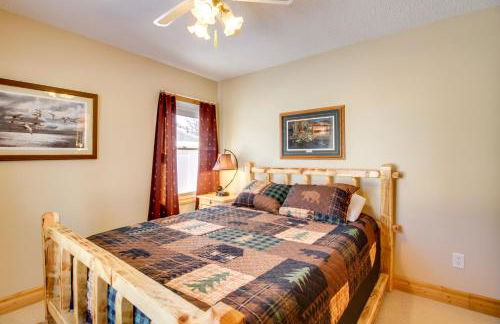 Lakefront Isle Escape with Dock and Fire Pit! - Foto 14