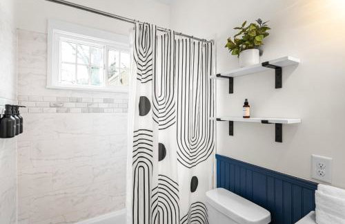 3BD plus 1BD Tiny Home - Outdoor Movie & Yard Fun - Foto 61