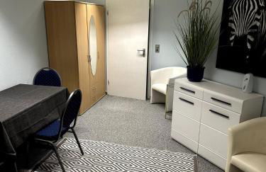 Large accommodation for up to 18 people near Halle Leipzig with Pool Table - Foto 14