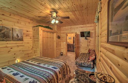 Updated Manistique Log Cabin, Yard and Fire Pit - Foto 11