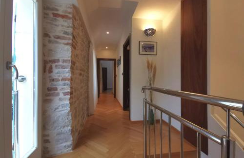 EST Villa DIOCLETIAN on Solta - luxurious villa, beachfront, private pool, outdoor BBQ, large terrace and garden, free parking - Wonderful privacy - Foto 11