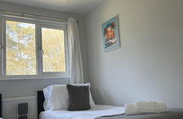 3 Bed House Close to Gatwick - Foto 1