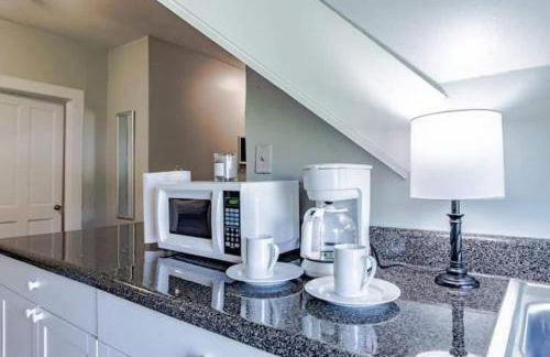 Dauphin District Darling #3-Downtown, Restaurants - Photo 10