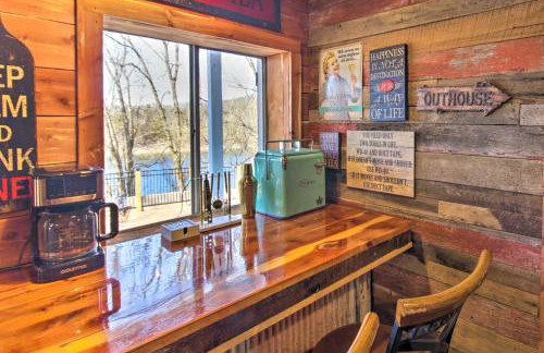 Lakefront Gem with Screened Porch and Game Room! - Foto 24