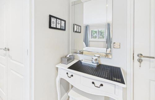 3 beds Luxury Family Home with Self-Check in & Direct Train to London - Foto 12