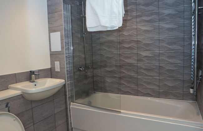 Exquisite One Bed Apartment - Photo 24